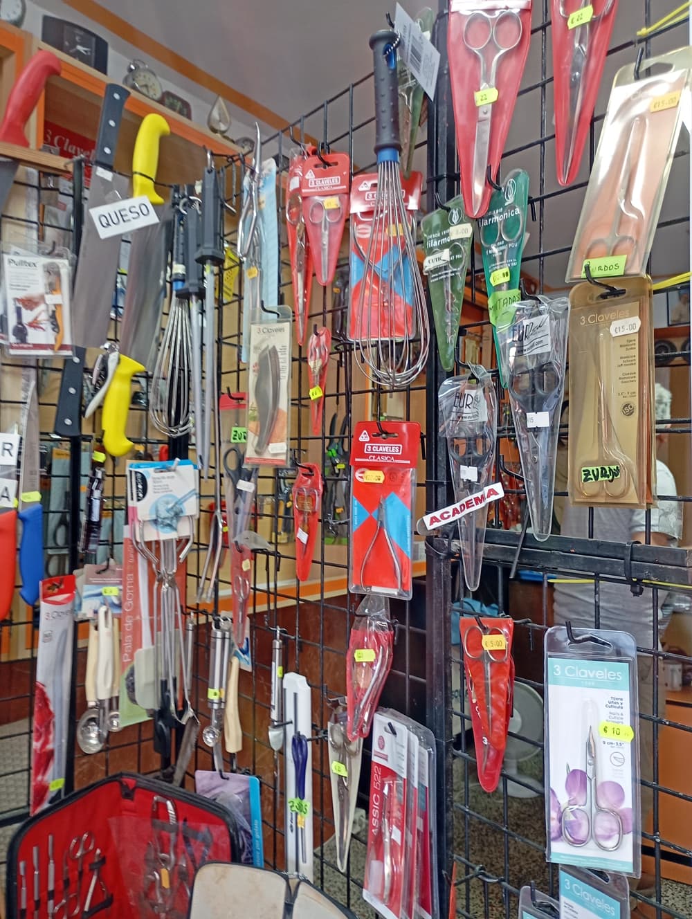 Venta y afilado de cuchillos, tijeras, alicates, navajas, discos...